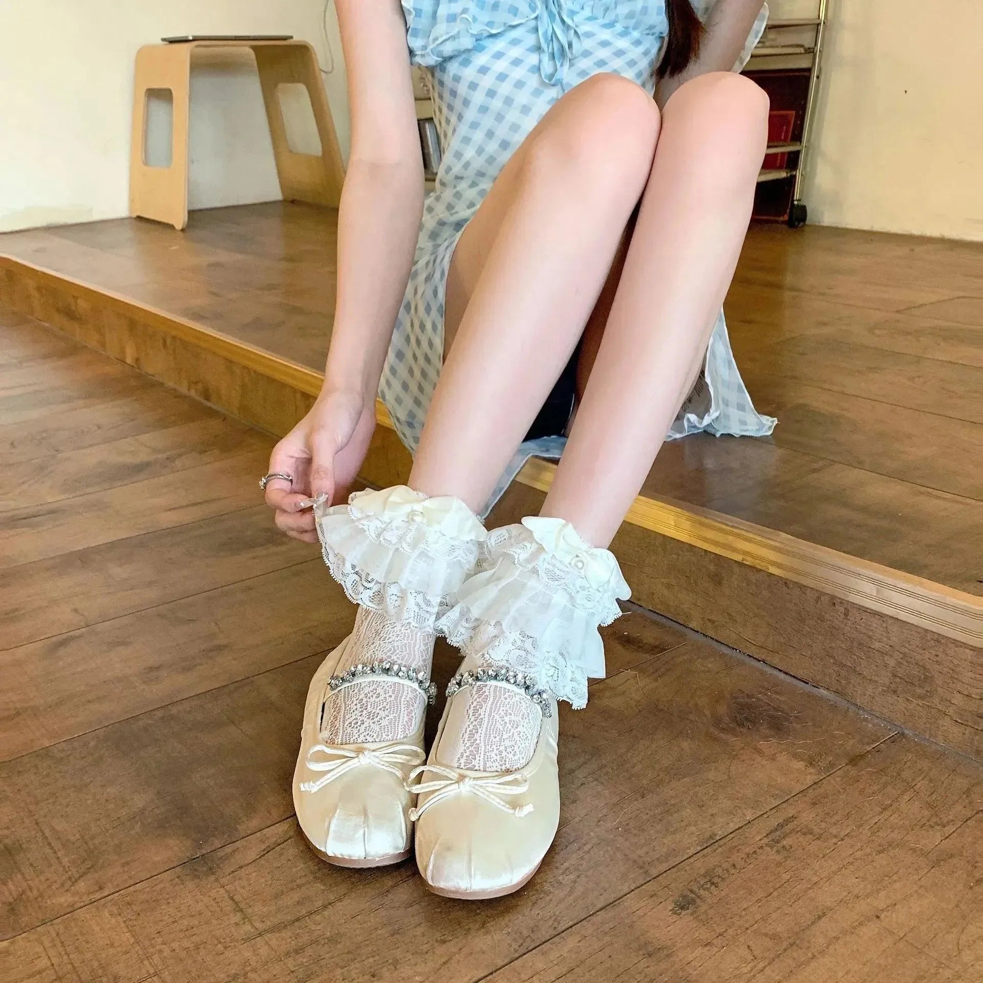 Vintage Frilly Ankle Socks with Lace | Ruffle Layers and Bow Detail - KawaSocks