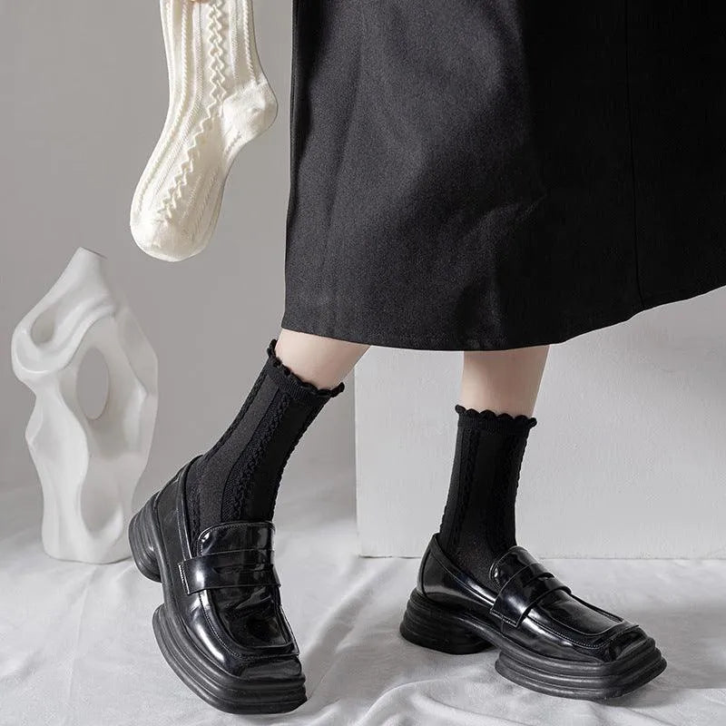 One Pair of Lace Crew Socks with Ruffle | Lolita & Jirai Kei Fashion - KawaSocks