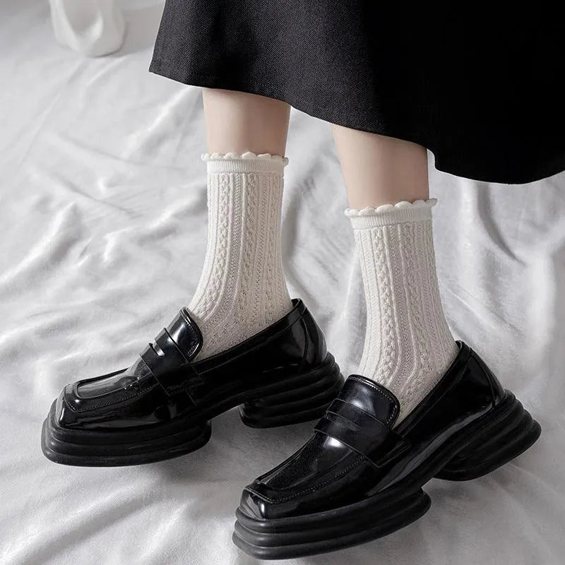 One Pair of Lace Crew Socks with Ruffle | Lolita & Jirai Kei Fashion - KawaSocks