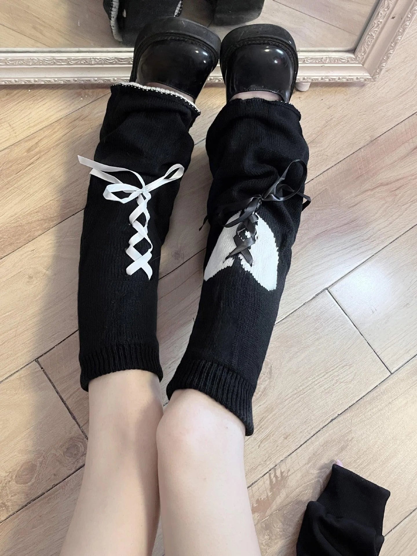 Y2K Outfits Black White Cute Leg Warmers with Ribbon and Heart - KawaSocks