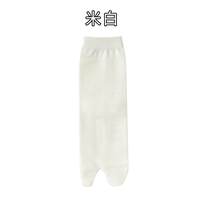 Cream split-toe crew sock showing two toe sections and the original Chinese cream color label