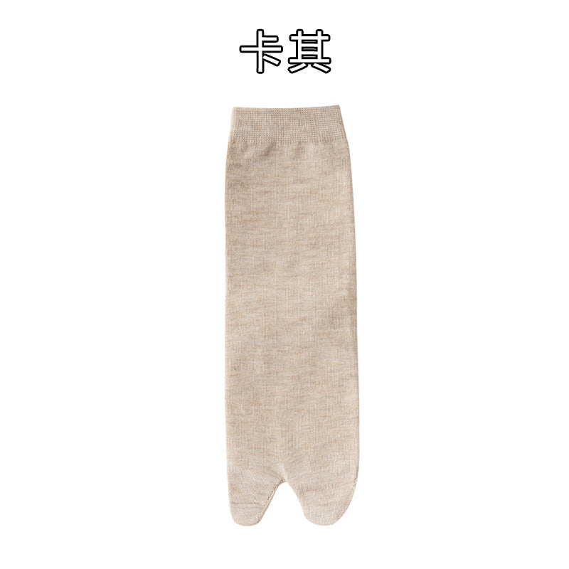 Khaki split-toe crew sock showing two toe sections and the original Chinese khaki color label