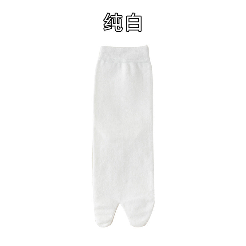 White split-toe crew sock showing two toe sections and the original Chinese white color label